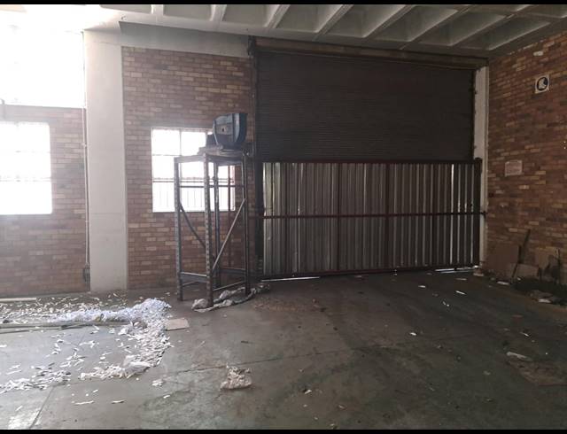2,300M² WAREHOUSE FOR SALE IN OPHIRTON